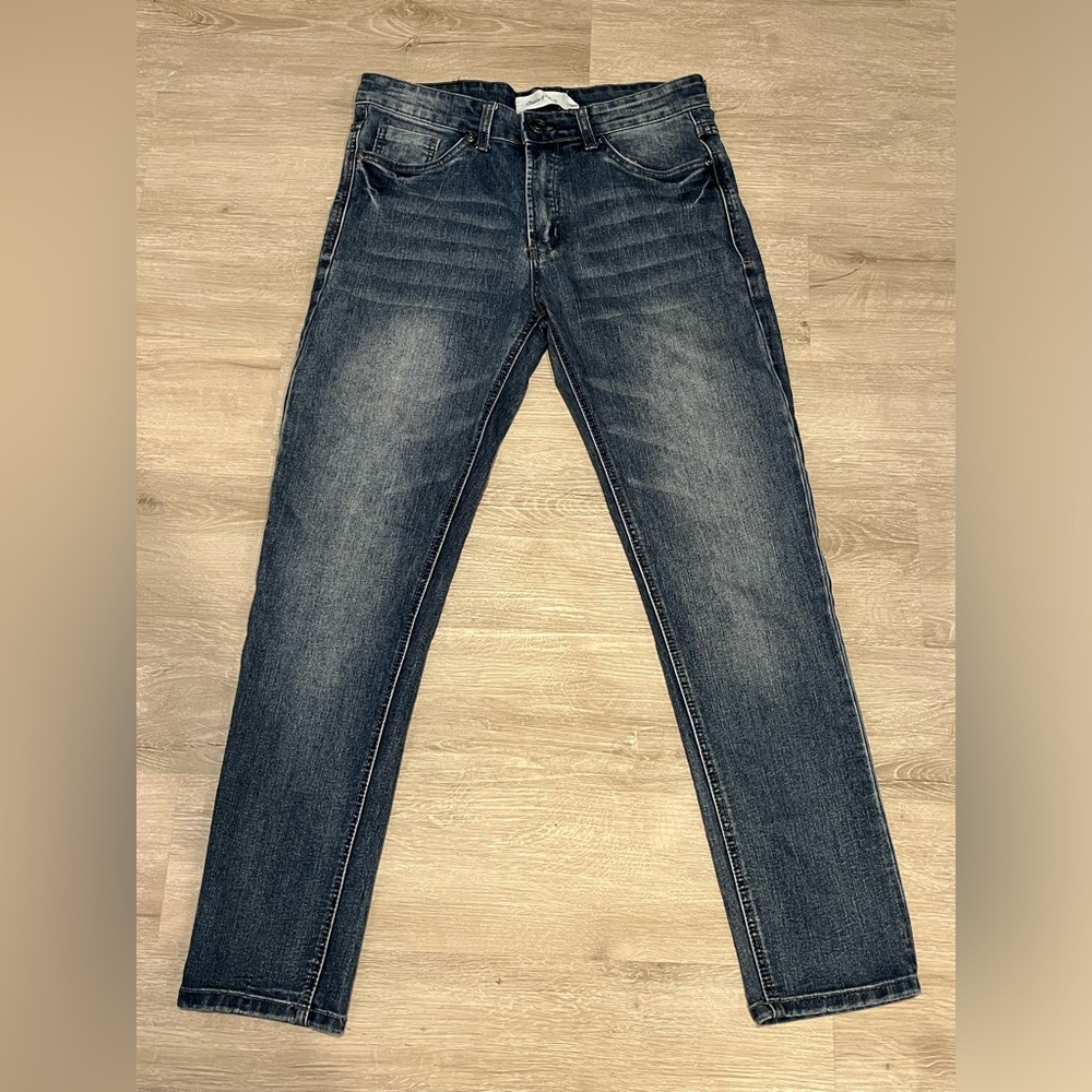 straight leg stitches and rivets jeans